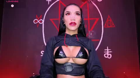 Victoria Vampire online show from August 9, 9:25 am