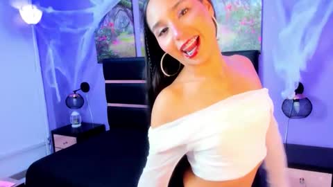 victoriavillalobos online show from October 20, 9:15 pm