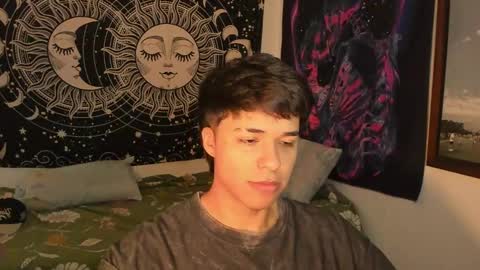 Snapshot of victorino_jhonson chatting on January 3, 6:46 pm Victorino Jhonson online show from January 3, 6:46 pm