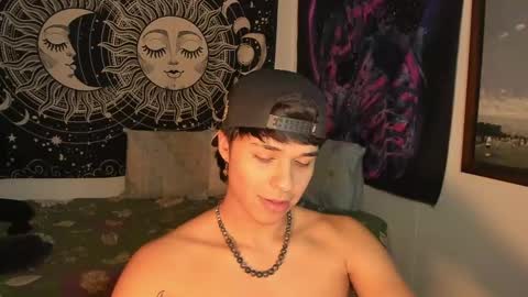 Snapshot of victorino_jhonson chatting on February 4, 11:49 pm Victorino Jhonson online show from February 4, 11:49 pm