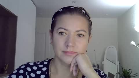 Snapshot of victorynika chatting on December 19, 8:43 am victorynika online show from December 19, 8:43 am