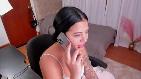 V  I C  T O R I A  online show from January 6, 9:11 pm