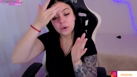 V  I C  T O R I A  online show from February 4, 7:53 pm