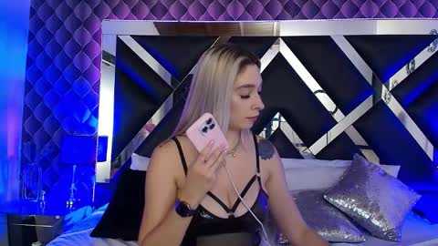 Snapshot of victtoria_lee chatting on November 22, 9:47 pm victtoria lee online show from November 22, 9:47 pm