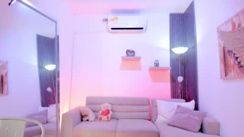 Snapshot of vienah_louis chatting on February 25, 2:54 am vienah_louis online show from February 25, 2:54 am