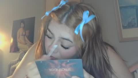 Snapshot of viennavisabelle chatting on April 24, 5:43 am viennavisabelle online show from April 24, 5:43 am
