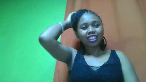 Snapshot of vierge28430 chatting on May 8, 11:37 am vierge28430 online show from May 8, 11:37 am