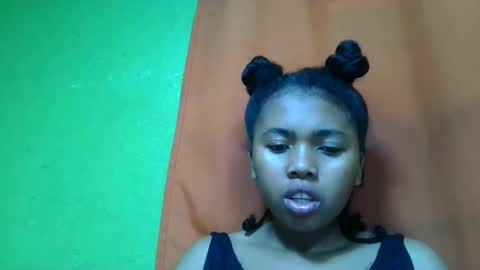Snapshot of vierge28430 chatting on May 22, 6:53 am vierge28430 online show from May 22, 6:53 am