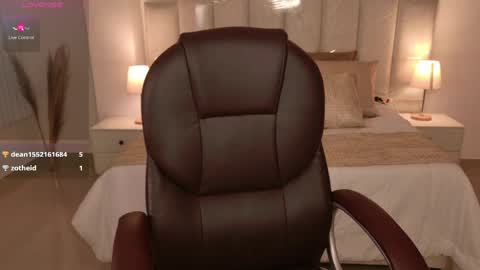 Snapshot of viictoria_joness chatting on May 8, 10:26 pm viictoria_joness online show from May 8, 10:26 pm