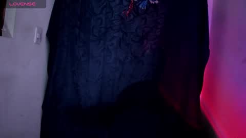 Snapshot of viioleett_cum chatting on November 18, 4:44 pm viioleett_cum online show from November 18, 4:44 pm