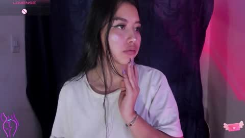 Snapshot of viioleett_cum chatting on December 4, 4:16 pm viioleett_cum online show from December 4, 4:16 pm