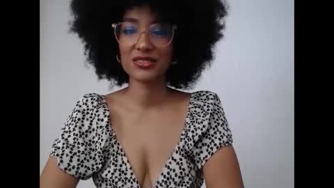 viiolettaaa online show from April 30, 8:26 pm