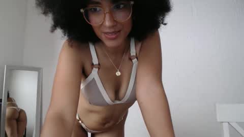 viiolettaaa online show from May 13, 9:11 pm