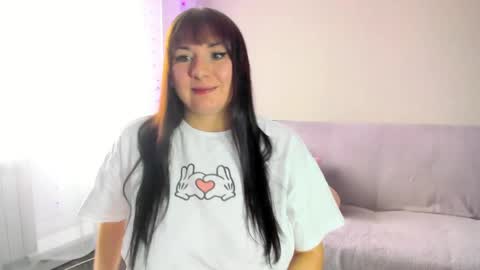 Snapshot of vik_and_love chatting on April 27, 3:48 am Vika online show from April 27, 3:48 am