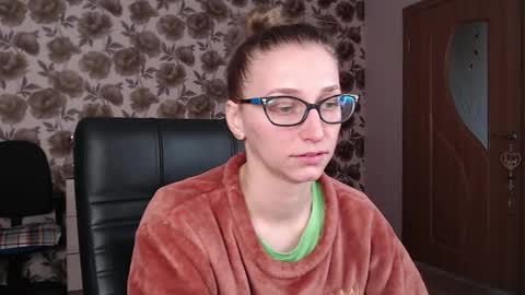 Snapshot of vikaericka chatting on December 7, 8:11 am Vika online show from December 7, 8:11 am