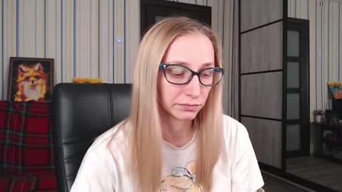 Snapshot of vikaericka chatting on November 12, 8:30 pm Vika online show from November 12, 8:30 pm