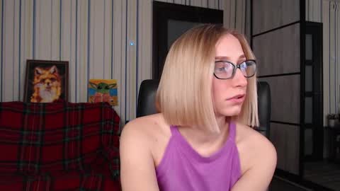 Snapshot of vikaericka chatting on November 15, 12:30 am Vika online show from November 15, 12:30 am