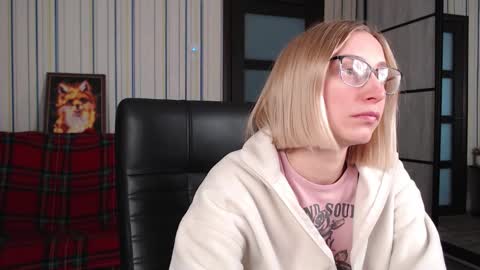 Snapshot of vikaericka chatting on November 18, 7:57 am Vika online show from November 18, 7:57 am