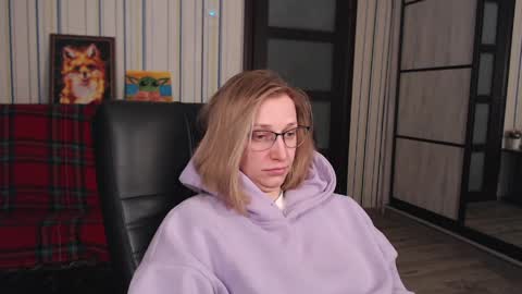 Snapshot of vikaericka chatting on April 25, 8:39 pm Vika online show from April 25, 8:39 pm