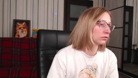 Snapshot of vikaericka chatting on April 26, 7:33 pm Vika online show from April 26, 7:33 pm
