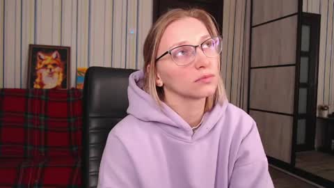 Snapshot of vikaericka chatting on April 27, 5:44 pm Vika online show from April 27, 5:44 pm