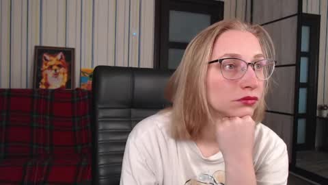 Snapshot of vikaericka chatting on April 28, 4:28 am Vika online show from April 28, 4:28 am