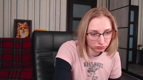 Snapshot of vikaericka chatting on May 1, 4:50 am Vika online show from May 1, 4:50 am