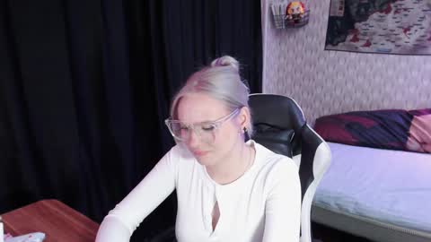 Snapshot of vikapowers chatting on December 2, 11:29 pm vikapowers online show from December 2, 11:29 pm