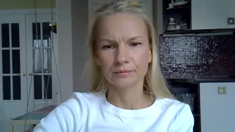 viki_loun5 online show from October 22, 9:42 am