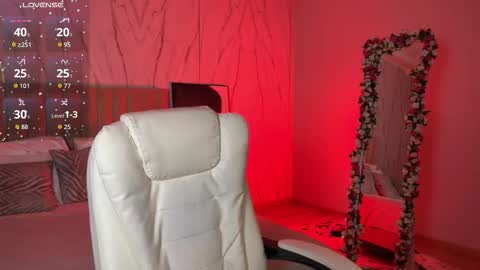 Snapshot of vikky_moon chatting on November 29, 12:57 am Vikky online show from November 29, 12:57 am