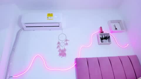 victoria online show from November 25, 3:12 pm