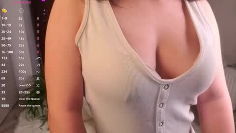 Snapshot of viksinite chatting on February 23, 6:27 pm Vixi online show from February 23, 6:27 pm