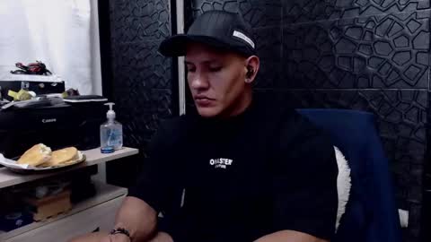 Viktor Herrera online show from February 20, 1:36 am