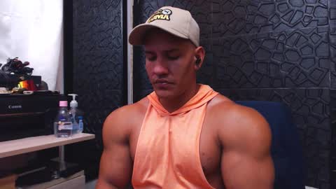 Viktor Herrera online show from September 28, 1:38 pm