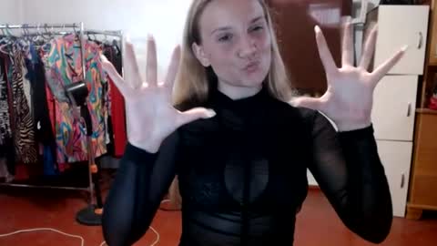 Snapshot of viktorisagi chatting on June 23, 5:00 pm ViktoriSagi online show from June 23, 5:00 pm
