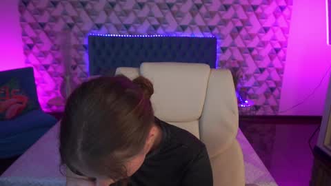 VikVikLove online show from May 28, 8:06 pm