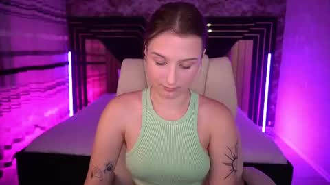 VikVikLove online show from June 25, 7:40 pm
