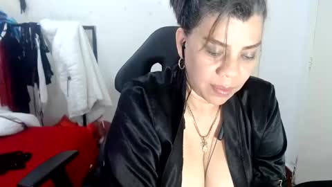 VIKY ADAMS online show from February 25, 1:50 pm