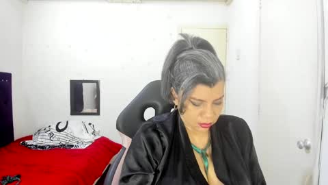 VIKY ADAMS online show from September 25, 12:20 pm
