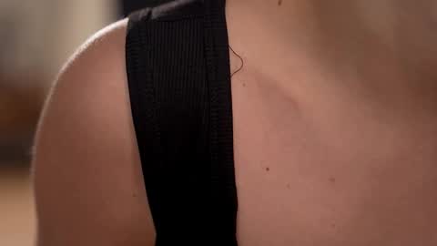 Snapshot of villanelle_l chatting on March 6, 5:22 pm Lana online show from March 6, 5:22 pm