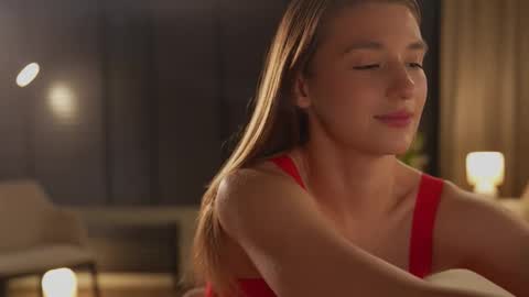 Snapshot of villanelle_l chatting on November 13, 10:14 am Lana online show from November 13, 10:14 am