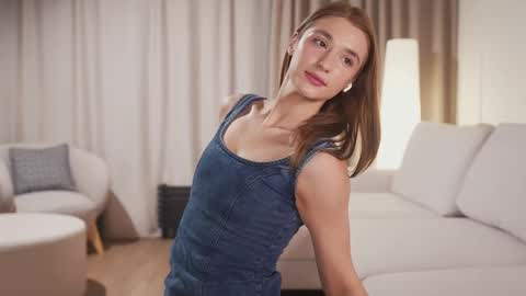 Snapshot of villanelle_l chatting on December 3, 12:25 pm Lana online show from December 3, 12:25 pm