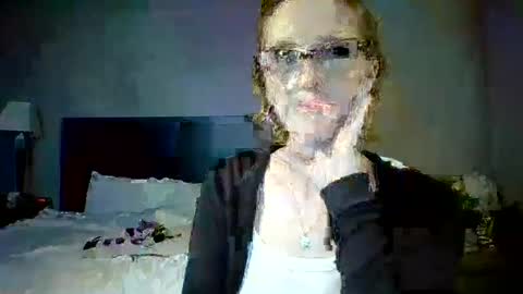 Adori online show from October 19, 4:24 am