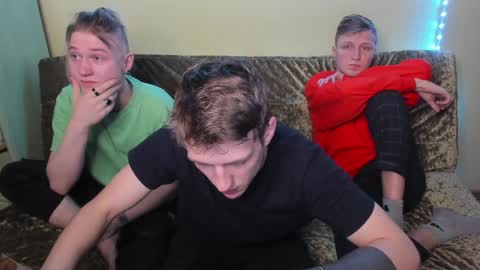 Snapshot of vince__dice chatting on January 19, 10:28 pm Dimoooooon online show from January 19, 10:28 pm