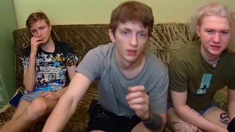 Snapshot of vince__dice chatting on February 24, 12:41 am Dimoooooon online show from February 24, 12:41 am