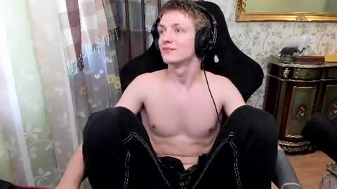 Snapshot of vince__dice chatting on June 30, 3:29 am Dimoooooon online show from June 30, 3:29 am