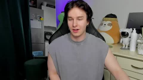 Vincent Strong online show from April 15, 5:53 pm