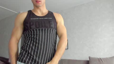 Snapshot of vincent_o chatting on December 16, 8:41 am Vincent. uncut 18cm online show from December 16, 8:41 am