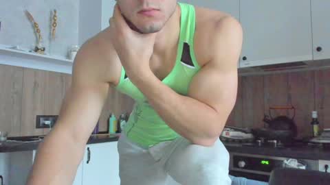 Snapshot of vincent_o chatting on December 20, 8:49 am Vincent. uncut 18cm online show from December 20, 8:49 am