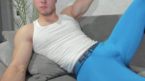 Snapshot of vincent_o chatting on December 20, 3:31 pm Vincent. uncut 18cm online show from December 20, 3:31 pm